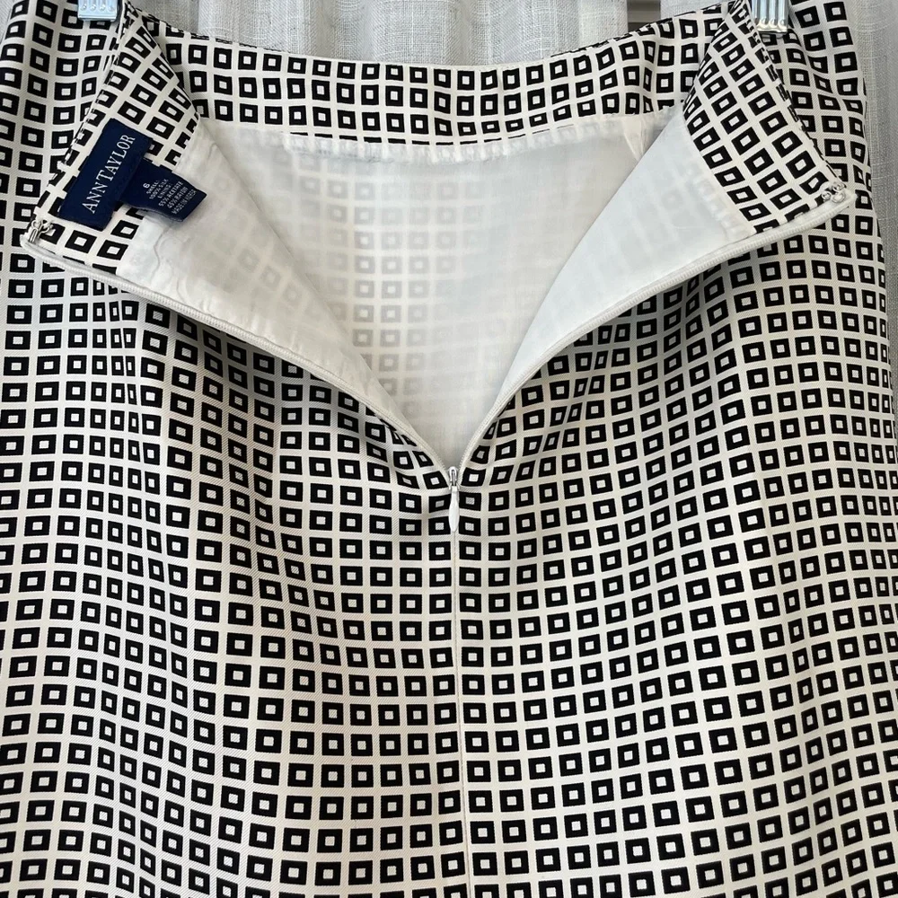 Ann Taylor 100% silk fully lined mini skirt size 6